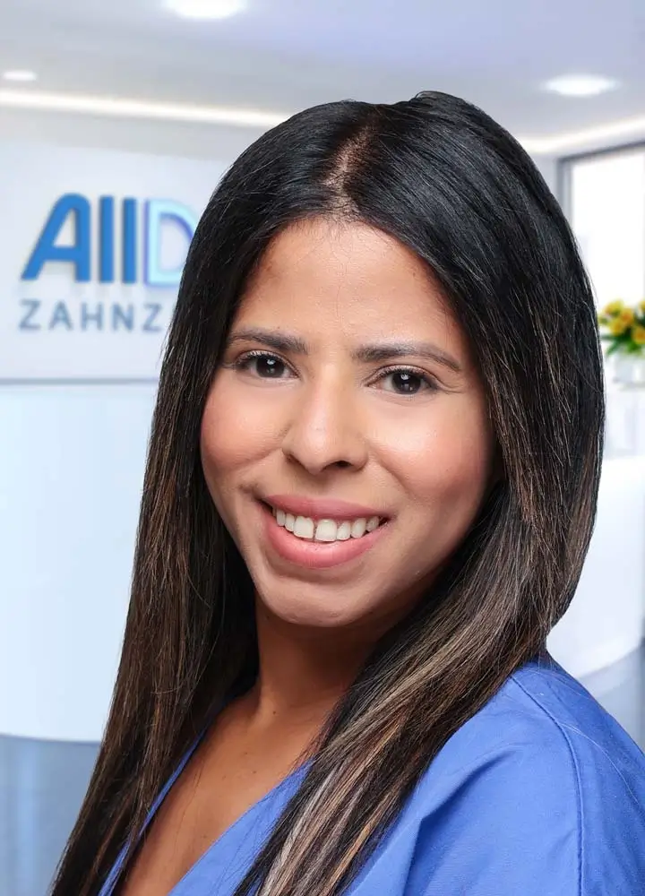 Portrait zahnmedizinische Prophylaxeassistenz Antonina Salcie (AllDent Franfurt)