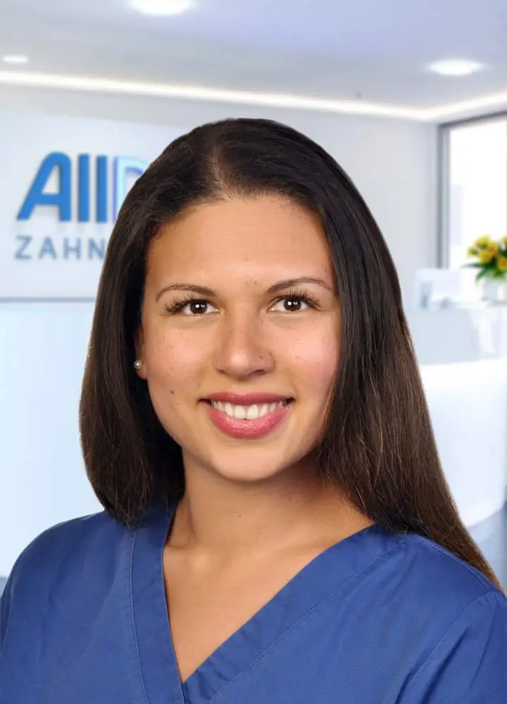 Portrait zahnmedizinische Prophylaxeassistenz Lena Shelby (AllDent Frankfurt)