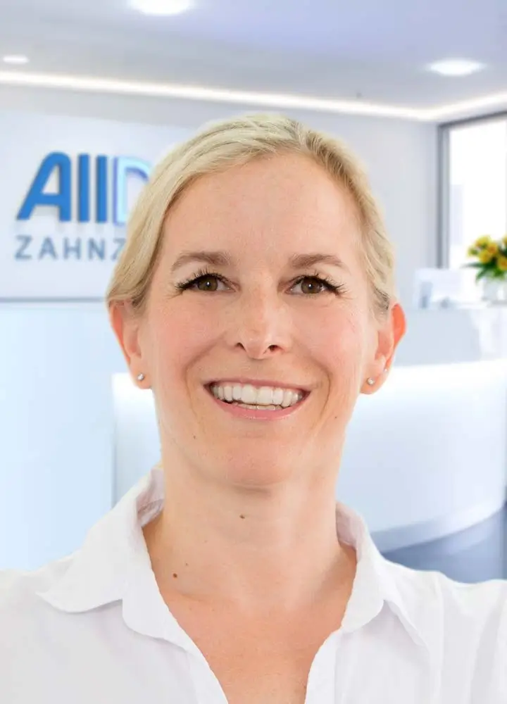 Portrait Ober&auml;rztin Ulrike Schmitt (AllDent Frankfurt)