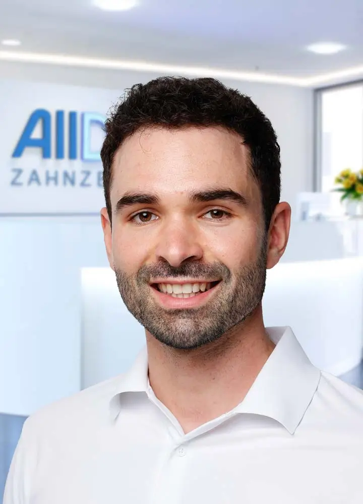 Portrait Zahnarzt Jan Hutzenlaub (AllDent Frankfurt)