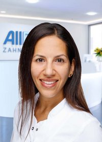 Portrait zahnärztliche Oberärztin Dr. Susan Izadi (AllDent Frankfurt)