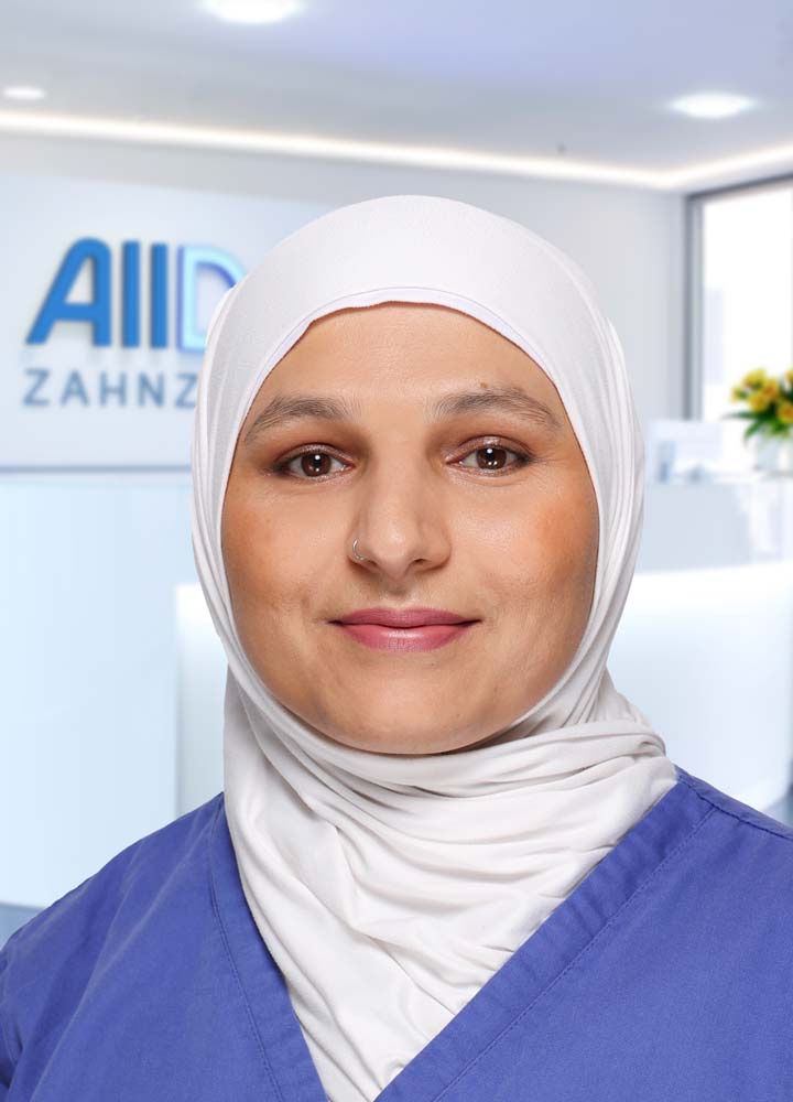 Portrait zahnmedizinische Prophylaxeassistenz Nilofar Sultani (AllDent Frankfurt)